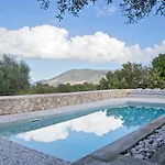 To Throni Villa