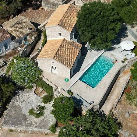 Villa To Throni
