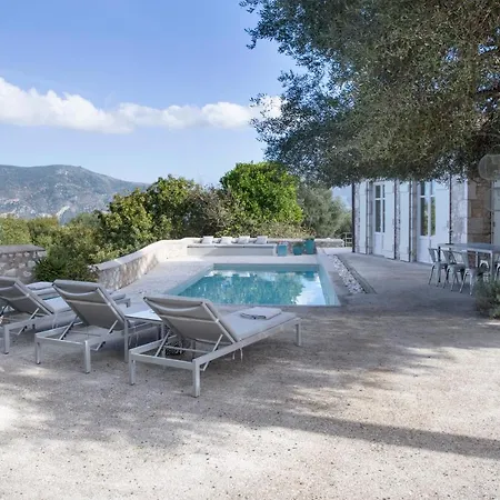 וילה To Throni *