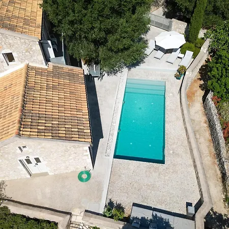 To Throni וילה *