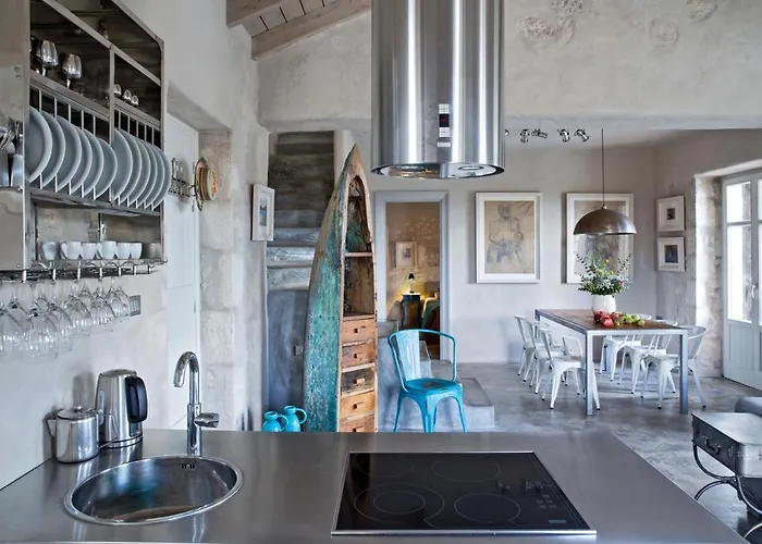 To Throni Villa Tselendata