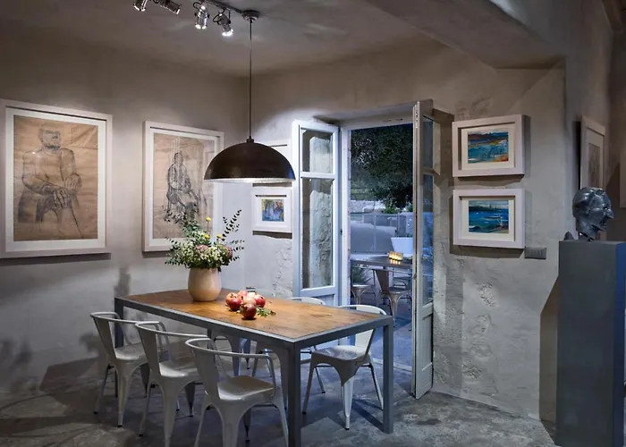 To Throni Tselendata