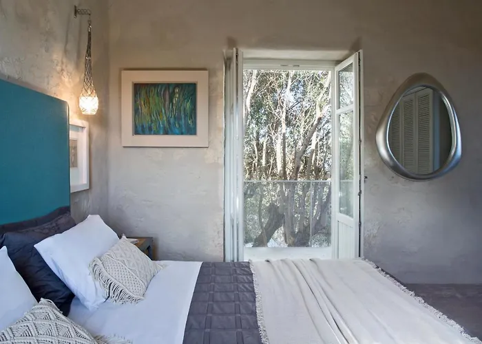 To Throni Villa Tselendata